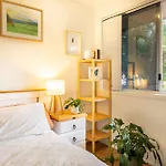 Stylish 3-Br Home In The Heart Of The Gold Coast