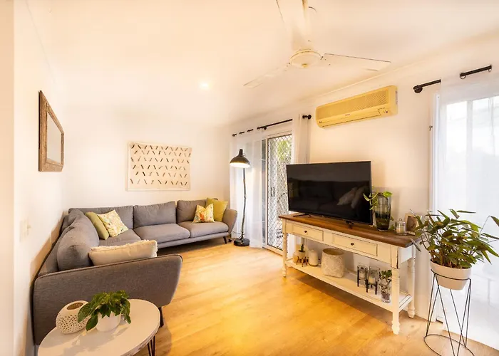 Stylish 3-Br Home In The Heart Of The Gold Coast