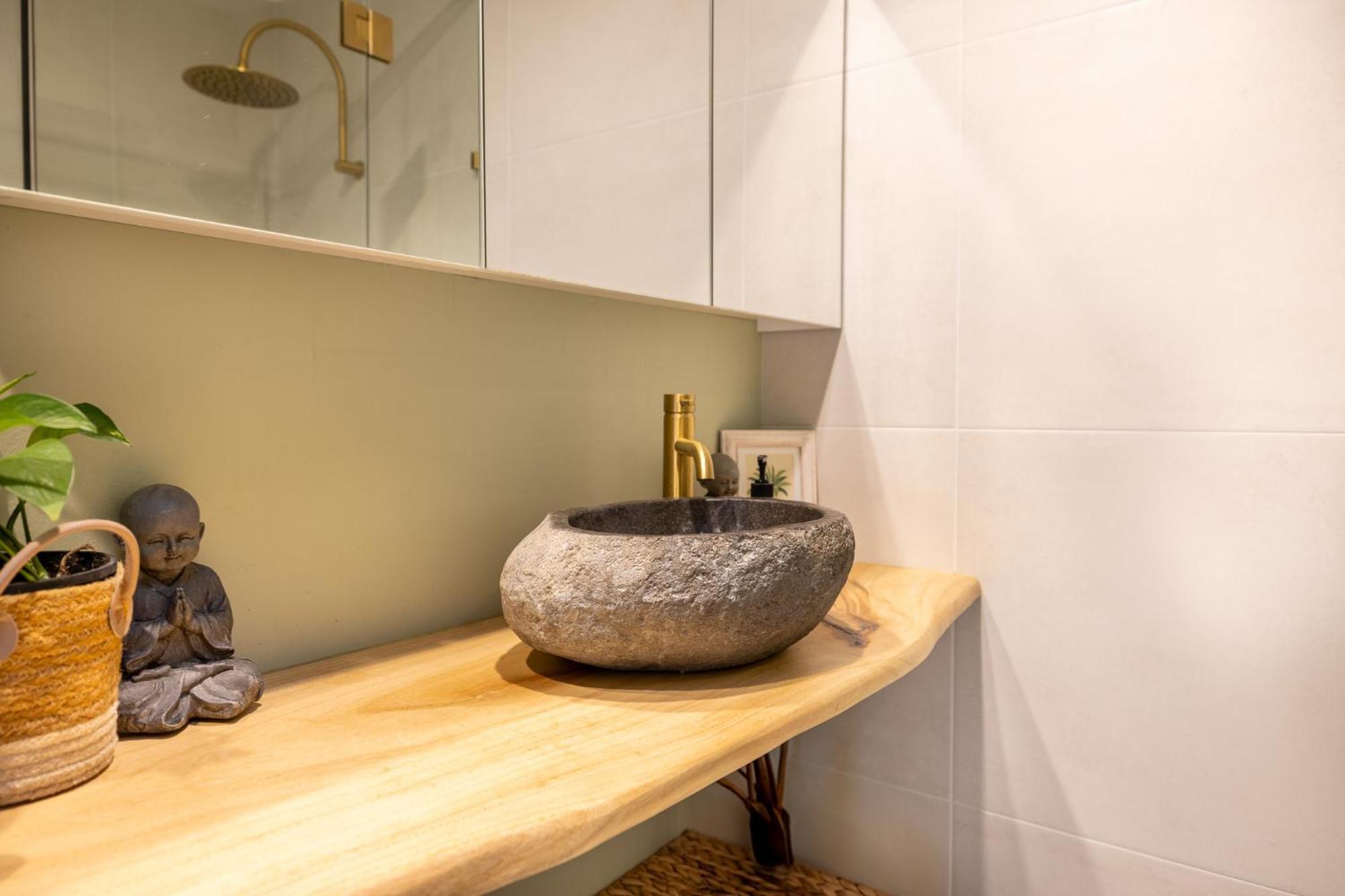 Apartment Stylish 3-br In The Heart Of The